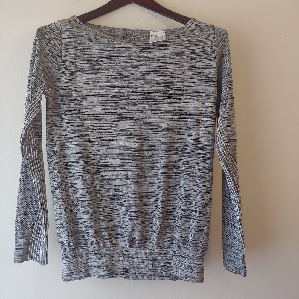 Nike top M